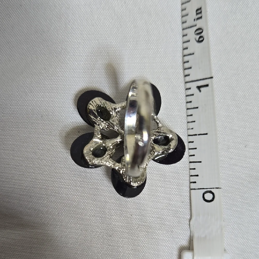 Silver Tone Flower Ring,‎ Adjustable